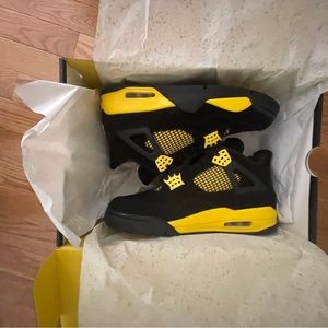 Jordan 4 thunders brand new in box